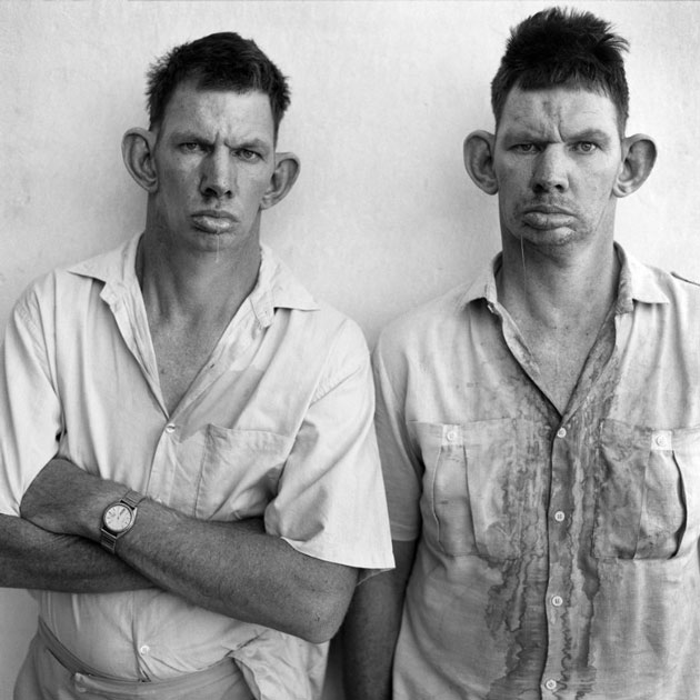 American photographer Roger Ballen searches for his images on the fringes of society. Most recently, his jarring music video for South African group Die Antwoord helped propel the artists to global fame. He spoke with German magazine Spiegel about his work. This image, taken of twins Dresie and Casie in 1993, was included in his book "Platteland." | Roger Ballen / spiegel.de