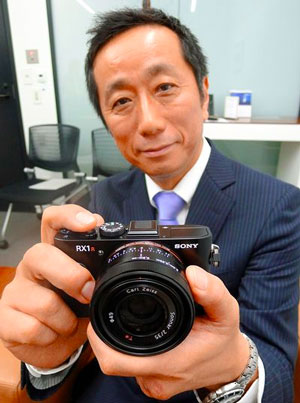 “I shivered when I heard that we received the award" -- Kimio Maki, a division director of Sony, on the RX1 getting the Camera of the Year award from Camera GP Japan. | The Asahi Shimbun