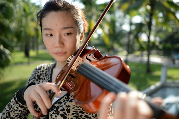 Nikon Df -- Violin Girl