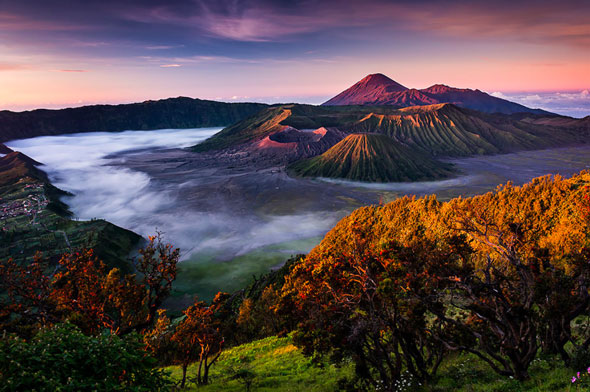 The Bromo volcano massif with Semeru volcano in the background. | Stefan Forster