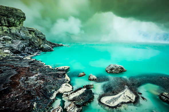 Shooting with gas mask mounted -- sulfur crater lake of Kawah Ijen volcano. | Stefan Forster