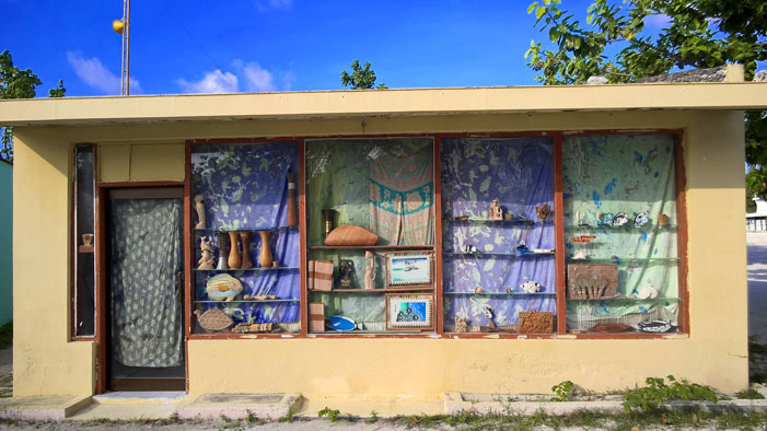 Abandoned souvenir shop -- Huraa, Maldives | Nokia Lumia 830 / Daniel Kestenholz